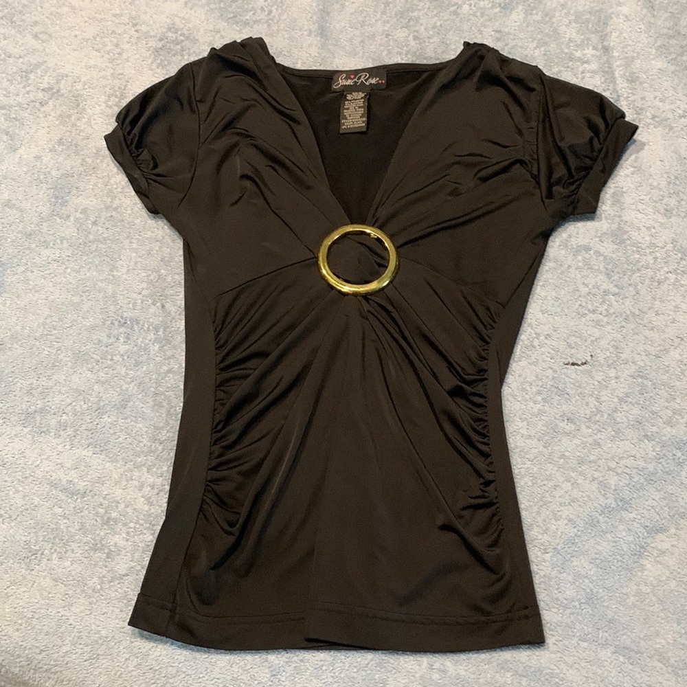 Black Susie rose top v neck gold ring